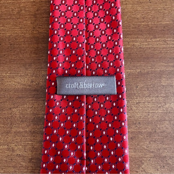 Red and White Croft & Barrow Men’s Foulard Tie - Picture 5 of 5